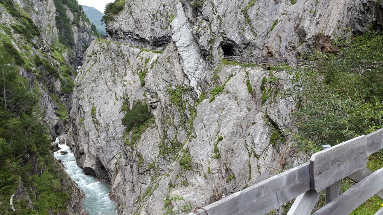 Haus Gartenheim Kals-am Großglockner Exteriör bild